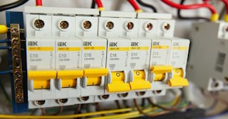 Монтаж УЗО - установка по доступной цене от 364 руб в Бирске от ЭлектроБрк
